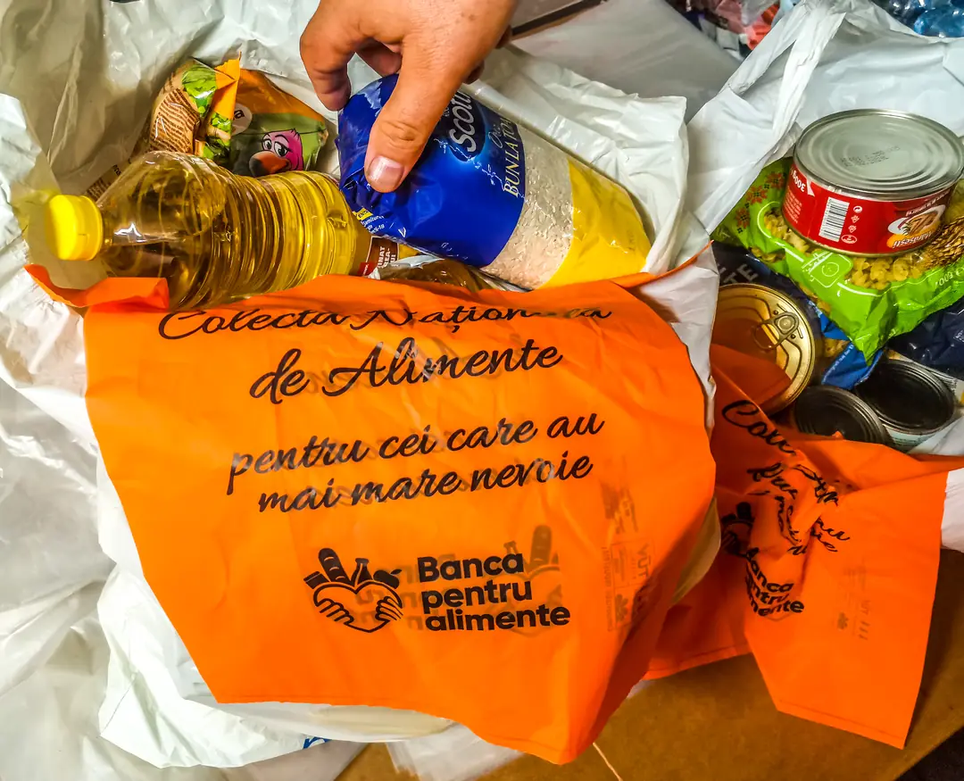Alimente strânse la Colecta Națională de Alimente
