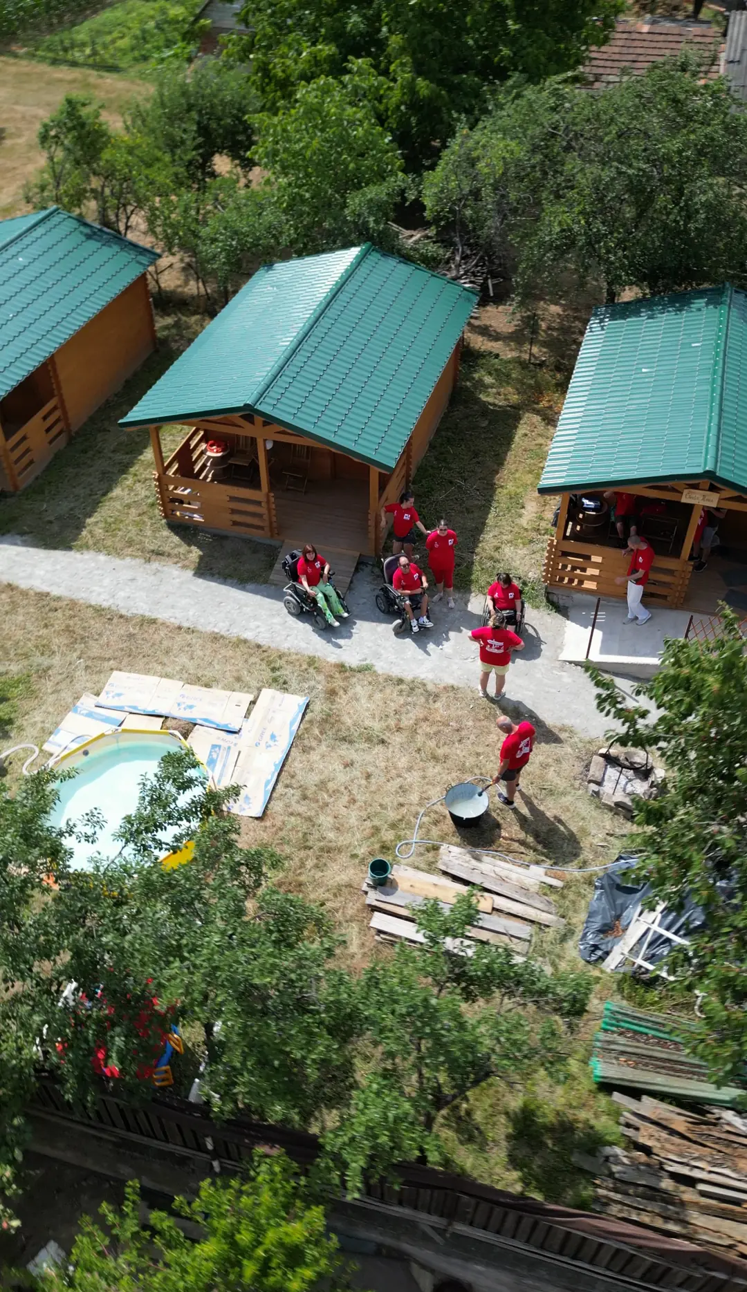 The wooden cabins of Căsuța Prieteniei in Pietroasa, filmed from above by drone